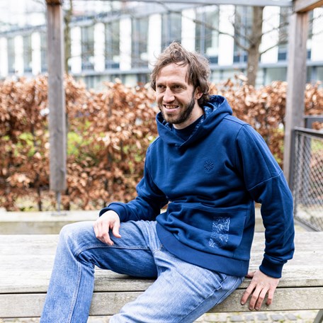 Pullover getragen von vorne