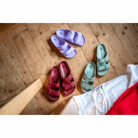 Obenansicht auf drei Paar Hüttenschuhe