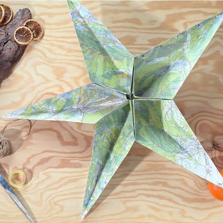 Weihnachtsstern mit Kartenmotiv